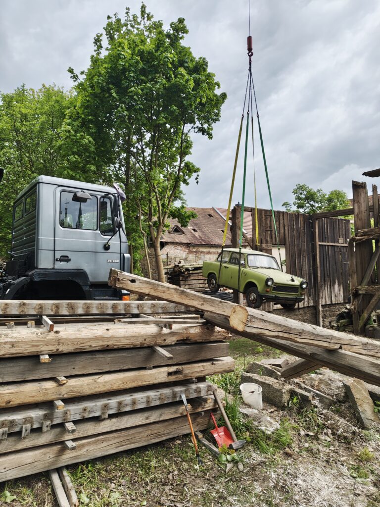 Bergung Trabi vor Scheunenabbau